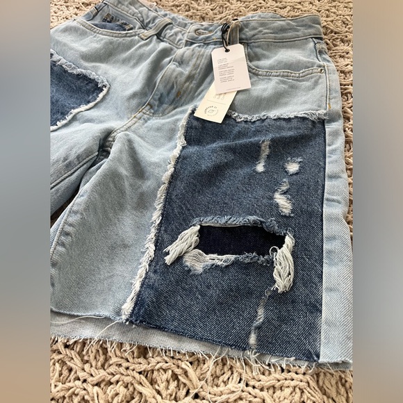 New Forever 21 Low Rise Wide Leg Loose Fit Denim Shorts 26 Patchwork Distress - Picture 4 of 9